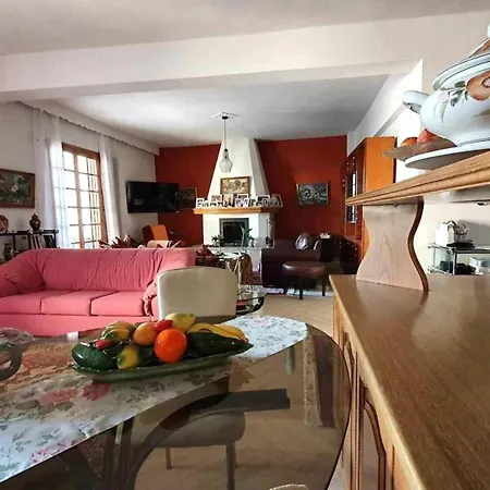 Semesterbostad Alexia's In *